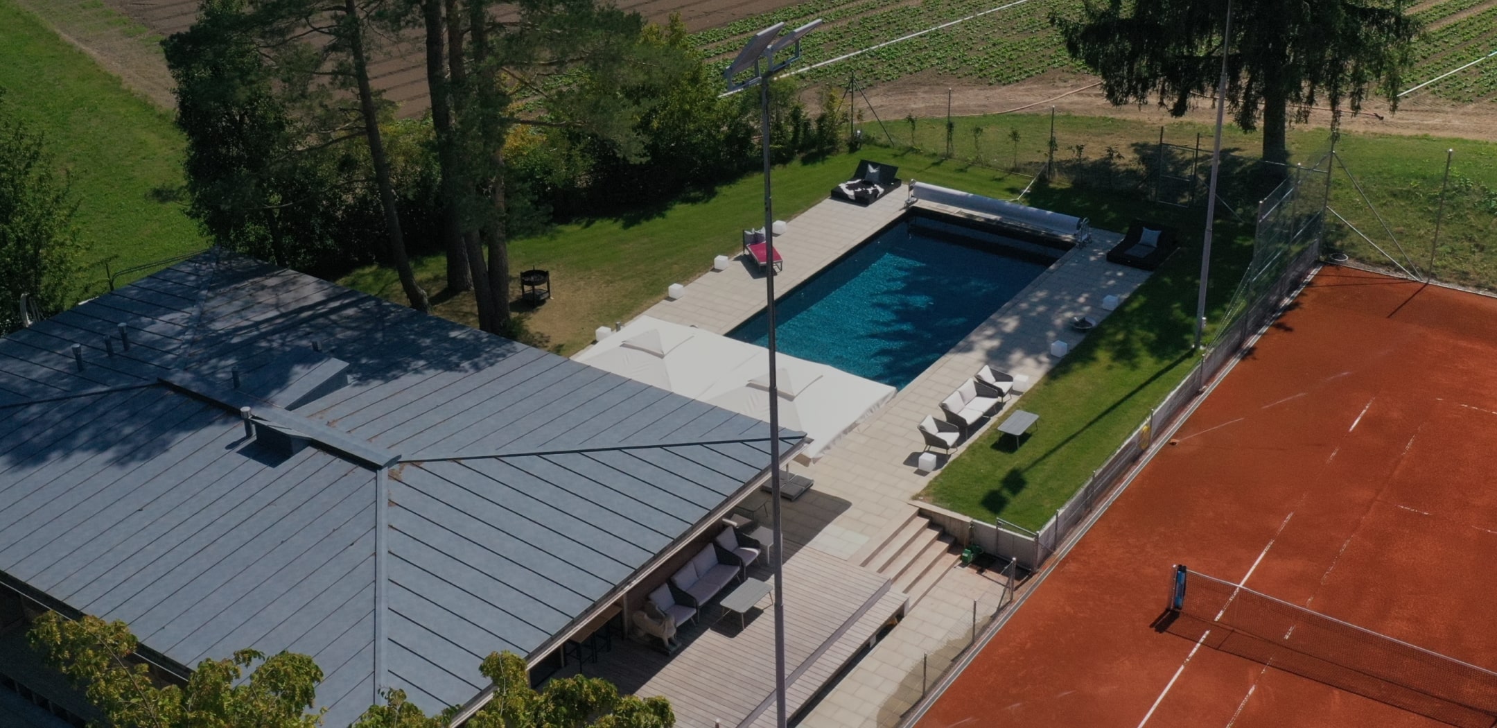 Erreichen und verbinden <span>Wir sind für Sie da und beantworten</span> alle Ihre Fragen